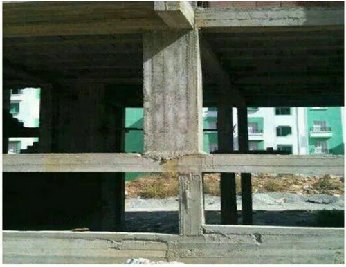 اشکالات اجرایی سازه بتنی؛ بررسی نواقص اجرایی ساختمان های بتنی(آپدیت 1405) 37 Figure 20 Big column on small column 13 11zon