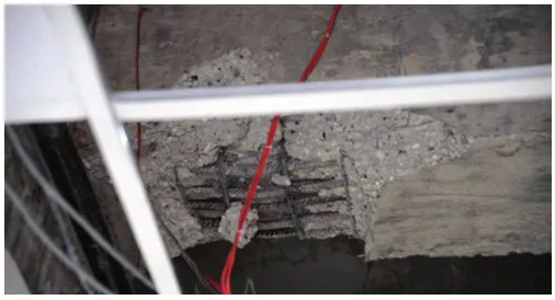 اشکالات اجرایی سازه بتنی؛ بررسی نواقص اجرایی ساختمان های بتنی(آپدیت 1405) 56 Figure 35 Buckling of concrete beam longitudinal reinforcement 8 11zon
