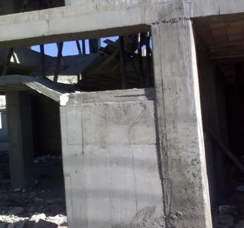 اشکالات اجرایی سازه بتنی؛ بررسی نواقص اجرایی ساختمان های بتنی(آپدیت 1405) 66 Figure 39 Attaching the concrete wall to the column 12 11zon