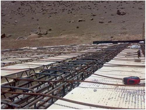 اشکالات اجرایی سازه بتنی؛ بررسی نواقص اجرایی ساختمان های بتنی(آپدیت 1405) 83 Figure 47 Sticking the thermal armature to the block 5 11zon